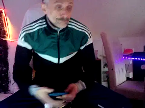 Snapshot of unclestefansdick chatting on 12.28.24 unclestefansdick online show from 12.28.24