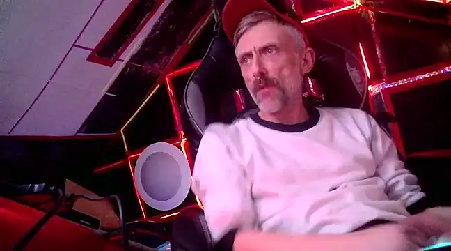 Snapshot of unclestefansdick chatting on 12.31.24 unclestefansdick online show from 12.31.24