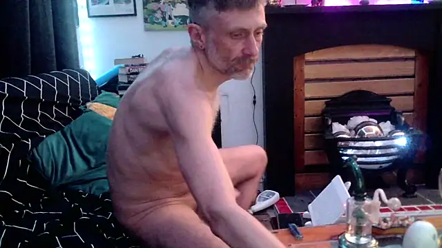 Snapshot of unclestefansdick chatting on 02.21.25 unclestefansdick online show from 02.21.25