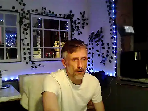 Snapshot of unclestefansdick chatting on 03.03.25 unclestefansdick online show from 03.03.25