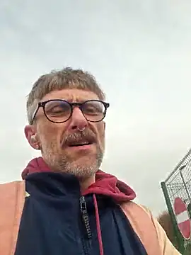 Snapshot of unclestefansdick chatting on 03.03.25 unclestefansdick online show from 03.03.25