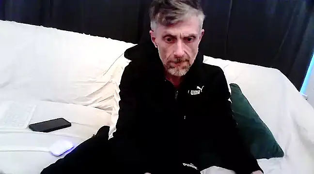 Snapshot of unclestefansdick chatting on 03.10.25 unclestefansdick online show from 03.10.25