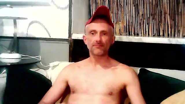 Snapshot of unclestefansdick chatting on 09.10.25 unclestefansdick online show from 09.10.25