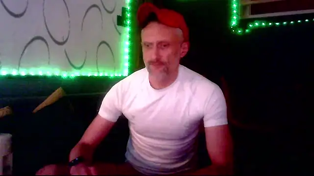 Snapshot of unclestefansdick chatting on 09.21.25 unclestefansdick online show from 09.21.25