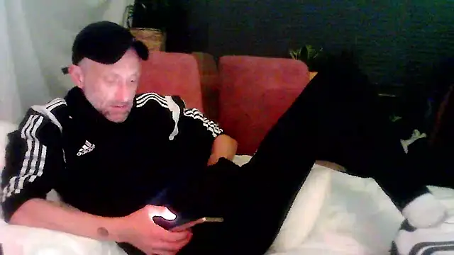 Snapshot of unclestefansdick chatting on 09.25.25 unclestefansdick online show from 09.25.25