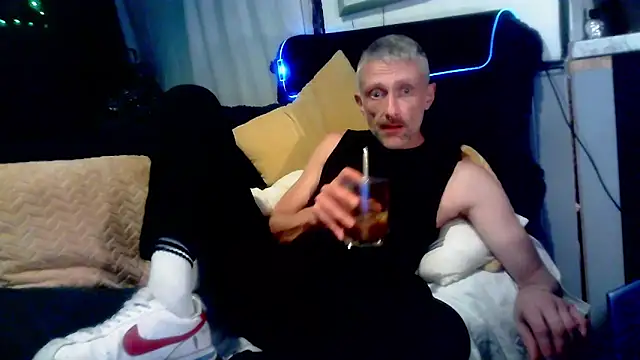 Snapshot of unclestefansdick chatting on 09.28.25 unclestefansdick online show from 09.28.25