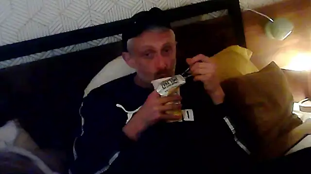 Snapshot of unclestefansdick chatting on 10.05.25 unclestefansdick online show from 10.05.25