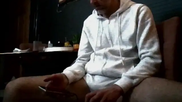 Snapshot of unclestefansdick chatting on 10.05.25 unclestefansdick online show from 10.05.25