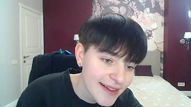 Snapshot of EmiliaYours chatting on 12.24.24 EmiliaYours online show from 12.24.24