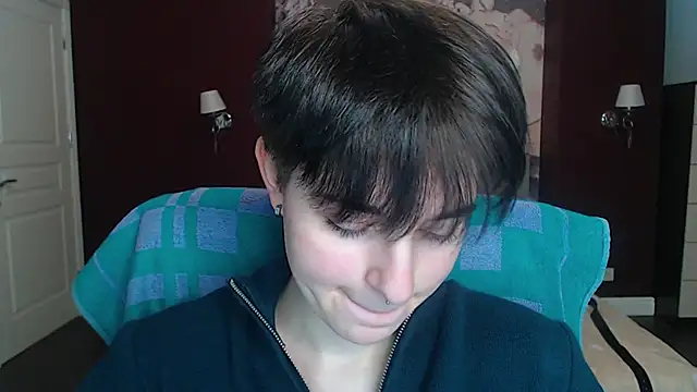 Snapshot of EmiliaYours chatting on 01.18.25 EmiliaYours online show from 01.18.25
