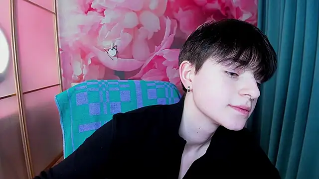 Snapshot of EmiliaYours chatting on 01.21.25 EmiliaYours online show from 01.21.25