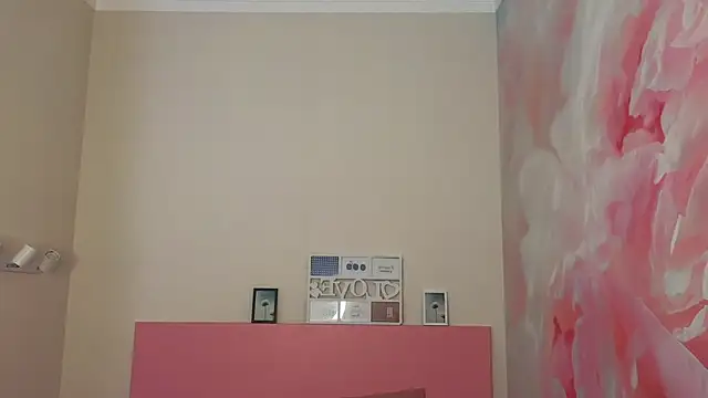 Snapshot of EmiliaYours chatting on 01.25.25 EmiliaYours online show from 01.25.25