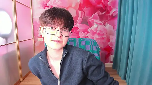 Snapshot of EmiliaYours chatting on 01.26.25 EmiliaYours online show from 01.26.25