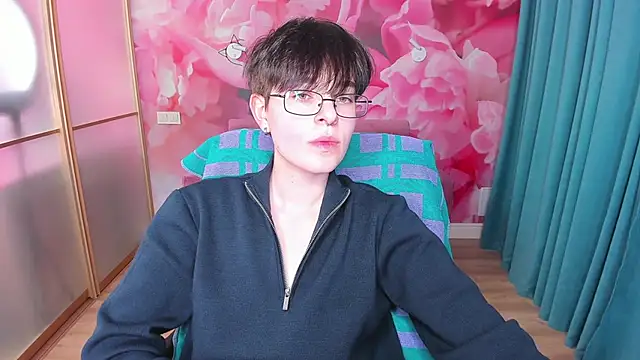 Snapshot of EmiliaYours chatting on 01.26.25 EmiliaYours online show from 01.26.25
