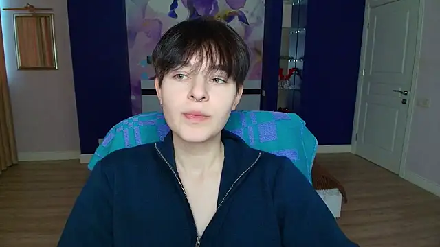 Snapshot of EmiliaYours chatting on 01.27.25 EmiliaYours online show from 01.27.25