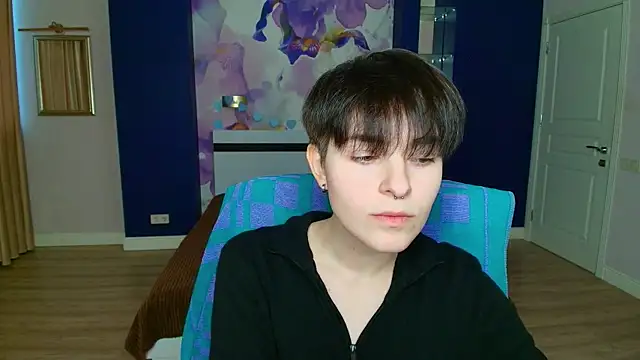 Snapshot of EmiliaYours chatting on 01.28.25 EmiliaYours online show from 01.28.25