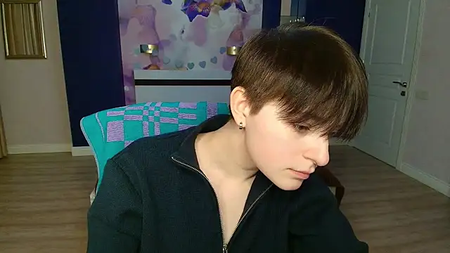 Snapshot of EmiliaYours chatting on 02.10.25 EmiliaYours online show from 02.10.25
