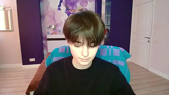 Snapshot of EmiliaYours chatting on 02.18.25 EmiliaYours online show from 02.18.25