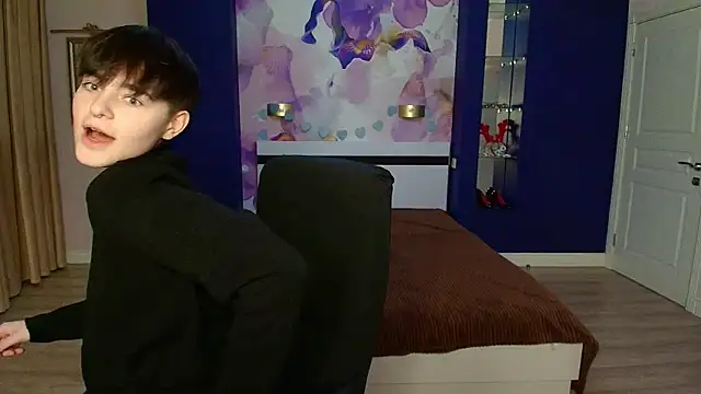 Snapshot of EmiliaYours chatting on 03.01.25 EmiliaYours online show from 03.01.25