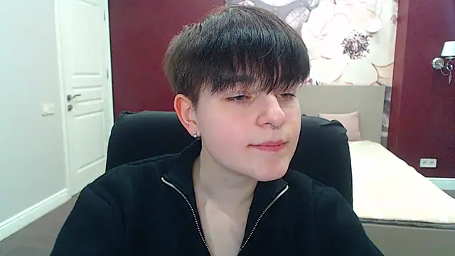 Snapshot of EmiliaYours chatting on 03.04.25 EmiliaYours online show from 03.04.25