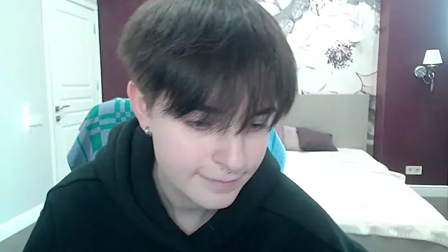 Snapshot of EmiliaYours chatting on 03.18.25 EmiliaYours online show from 03.18.25