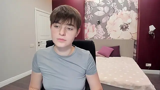 Snapshot of EmiliaYours chatting on 09.19.25 EmiliaYours online show from 09.19.25