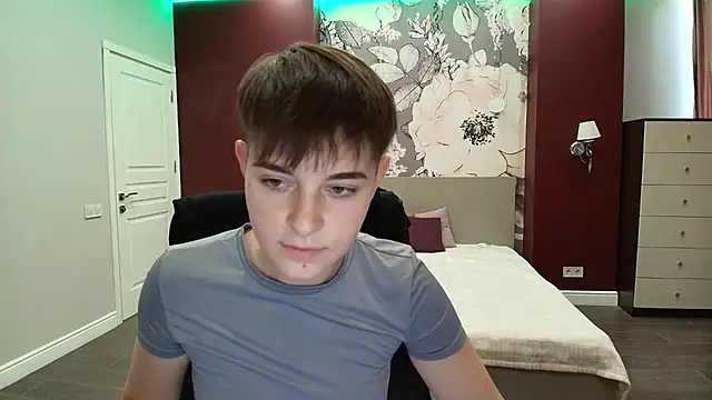 Snapshot of EmiliaYours chatting on 09.24.25 EmiliaYours online show from 09.24.25