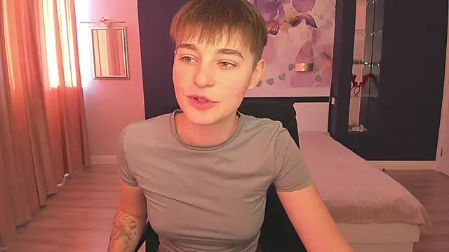Snapshot of EmiliaYours chatting on 10.03.25 EmiliaYours online show from 10.03.25