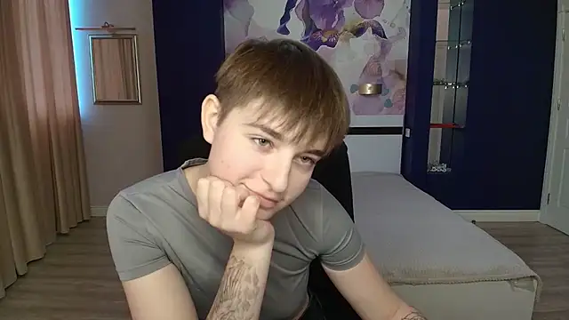 Snapshot of EmiliaYours chatting on 10.19.25 EmiliaYours online show from 10.19.25