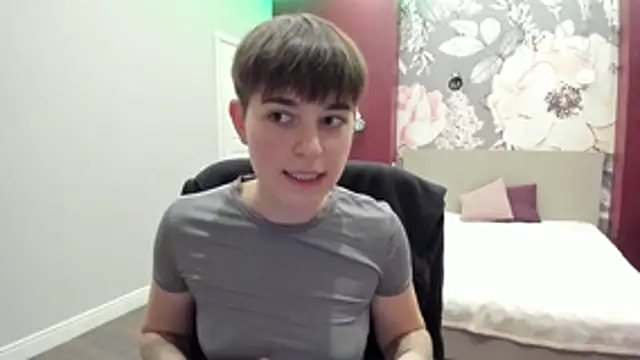 EmiliaYours online show from 11.07.25