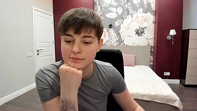 EmiliaYours online show from 02.06.26