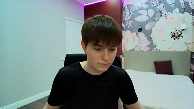 EmiliaYours online show from 04.07.26