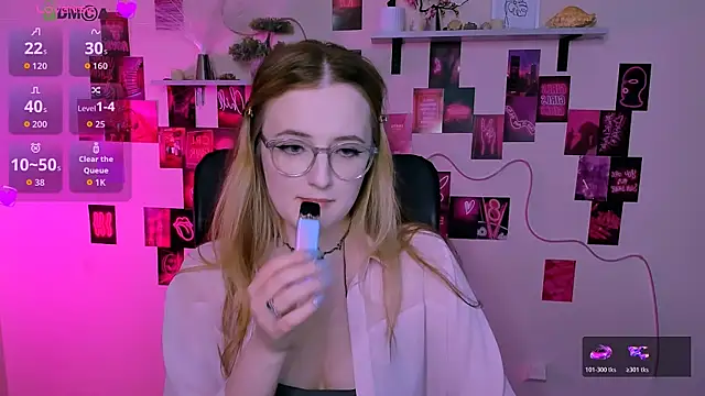 Snapshot of luna_berryy chatting on 05.19.26 luna berryy online show from 05.19.26