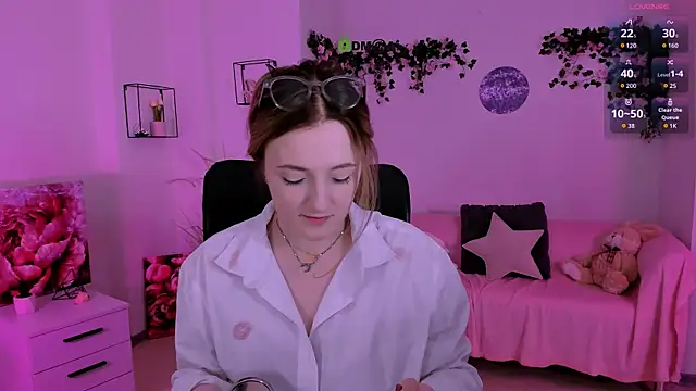 Snapshot of luna_berryy chatting on 07.22.26 luna berryy online show from 07.22.26