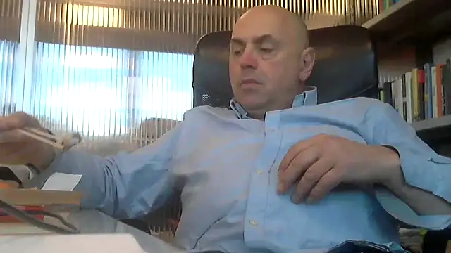 Snapshot of pantomax chatting on 12.20.24 pantomax online show from 12.20.24