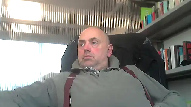 Snapshot of pantomax chatting on 02.07.25 pantomax online show from 02.07.25