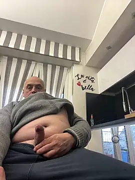 Snapshot of pantomax chatting on 02.13.25 pantomax online show from 02.13.25