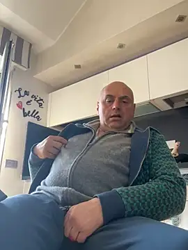 Snapshot of pantomax chatting on 03.05.25 pantomax online show from 03.05.25