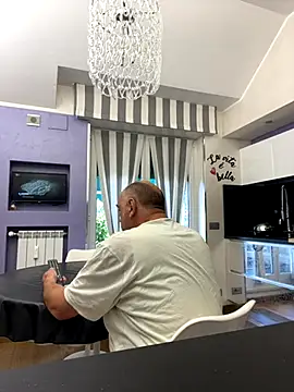 Snapshot of pantomax chatting on 09.25.25 pantomax online show from 09.25.25