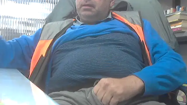 Snapshot of pantomax chatting on 09.30.25 pantomax online show from 09.30.25