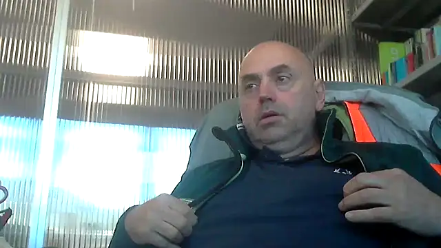 Snapshot of pantomax chatting on 10.07.25 pantomax online show from 10.07.25