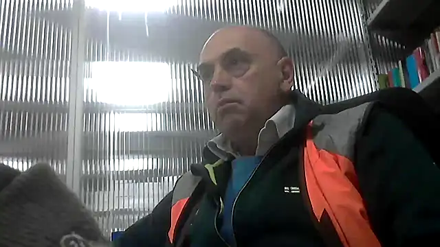 Snapshot of pantomax chatting on 10.31.25 pantomax online show from 10.31.25