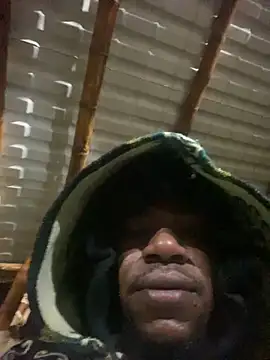 Snapshot of ElNegroRony chatting on 10.24.25 ElNegroRony online show from 10.24.25