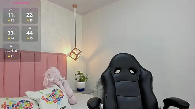 Snapshot of MAYROBERTSS chatting on 02.17.25 MAYROBERTSS online show from 02.17.25