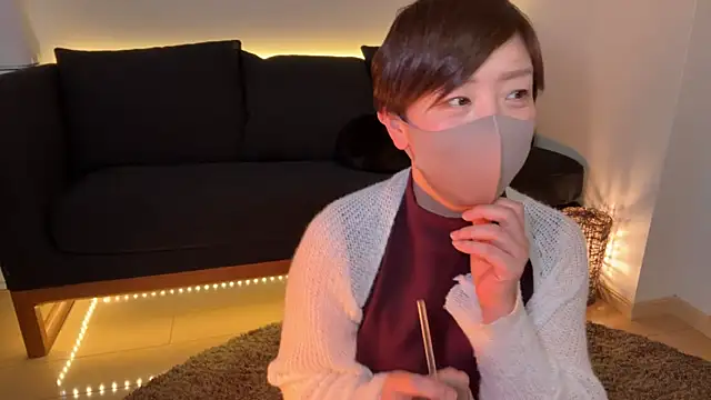 Snapshot of Risa_06 chatting on 12.21.24 Risa 06 online show from 12.21.24