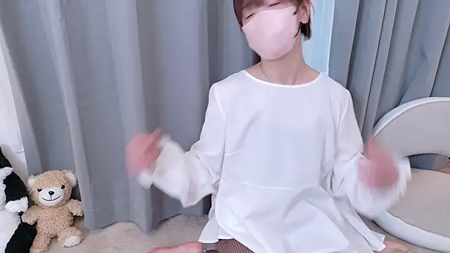 Snapshot of Risa_06 chatting on 12.20.25 Risa 06 online show from 12.20.25