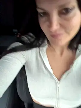 Snapshot of -OLYA- chatting on 11.20.25 -OLYA- online show from 11.20.25