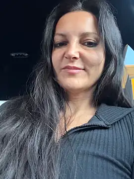 Snapshot of -OLYA- chatting on 11.21.25 -OLYA- online show from 11.21.25