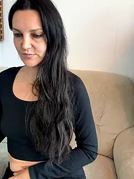 Snapshot of -OLYA- chatting on 11.22.25 -OLYA- online show from 11.22.25