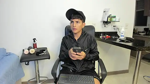 Snapshot of Lyam_ap chatting on 01.16.25 Lyam ap online show from 01.16.25